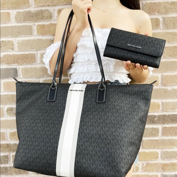 Bundle 💕NWT Michael Kors Tote &Wallet black - Picture 2 of 5